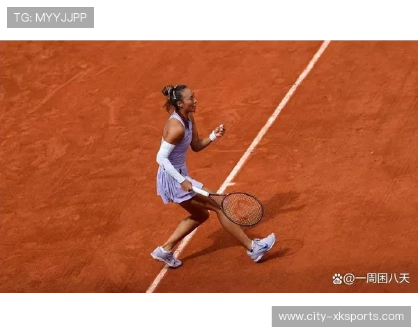 网球选手用正拍撕裂对手防线