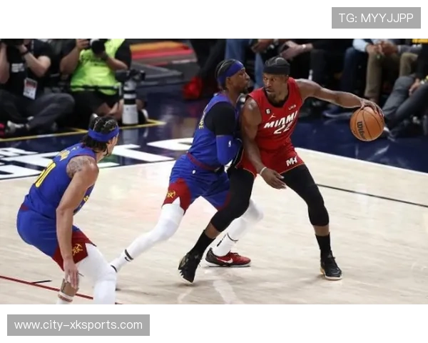 巴特勒三分回敬对手,热火在主场赢得比赛 巴特勒三分回敬对手,热火在主场赢得比赛